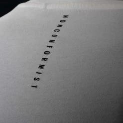 Maillot Manche Courte Gobik After Ride Blanc Homme -Vélos Urbains Elegant Magasin camiseta hombre overlines white gobik after ride timeless series blanca detalle 1 700x700 2