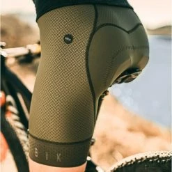 Cuissard Court Gobik Absolute 5.0 K9 Army Femme 37 Cuissard Court Gobik Absolute 5.0 K9 Army Femme -Vélos Urbains Elegant Magasin gobik absolute 5.0 k9 army 2 700x700 1