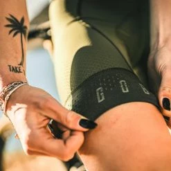 Cuissard Court Gobik Absolute 5.0 K9 Army Femme 39 Cuissard Court Gobik Absolute 5.0 K9 Army Femme -Vélos Urbains Elegant Magasin gobik absolute 5.0 k9 army 4 700x700 1