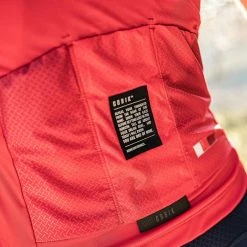 Maillot Manches Courtes Gobik Stark Cranberry Homme 80 Maillot Manches Courtes Gobik Stark Cranberry Homme -Vélos Urbains Elegant Magasin maillot hombre stark carnberry gobik warm series22 3 700x700 5