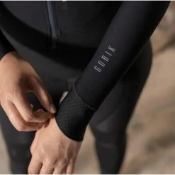 Maillot Manche Longue Gobik Pacer Solid Jet Black Femme 2023 -Vélos Urbains Elegant Magasin maillot manche longue gobik pacer solid jet black femme 2023 3 700x700 6