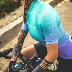 Maillot Manche Courte Gobik Stark Maldives Femme 43 Maillot Manche Courte Gobik Stark Maldives Femme -Vélos Urbains Elegant Magasin maillot mujer stark maldives gobik warm series21 2 4 700x700 4