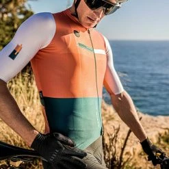 Maillot Manches Courtes Gobik Attitude 2.0 Apricot Unisex -Vélos Urbains Elegant Magasin maillot unisex attitude apricot gobik warm series22 4 700x700 7