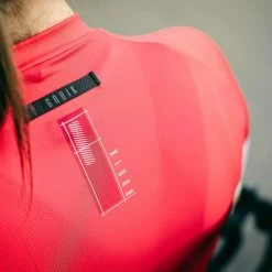 Maillot Manches Courtes Gobik Cx Pro Cranberry Unisex 71 Maillot Manches Courtes Gobik Cx Pro Cranberry Unisex -Vélos Urbains Elegant Magasin maillot unisex cxpro cranberry gobik warm series22 6 700x700 3