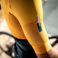 Maillot Manches Courtes Gobik Cx Pro Saffron Unisex 59 Maillot Manches Courtes Gobik Cx Pro Saffron Unisex -Vélos Urbains Elegant Magasin maillot unisex cxpro saffron gobik warm series22 5 700x700 3