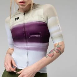 Maillot Manches Courtes Gobik Cx Pro 2.0 Mulberry Unisex 2023 103 Maillot Manches Courtes Gobik Cx Pro 2.0 Mulberry Unisex 2023 -Vélos Urbains Elegant Magasin maillot unisex mc c x pro 2.0 mulberry caps dye gobik 17 700x700 3